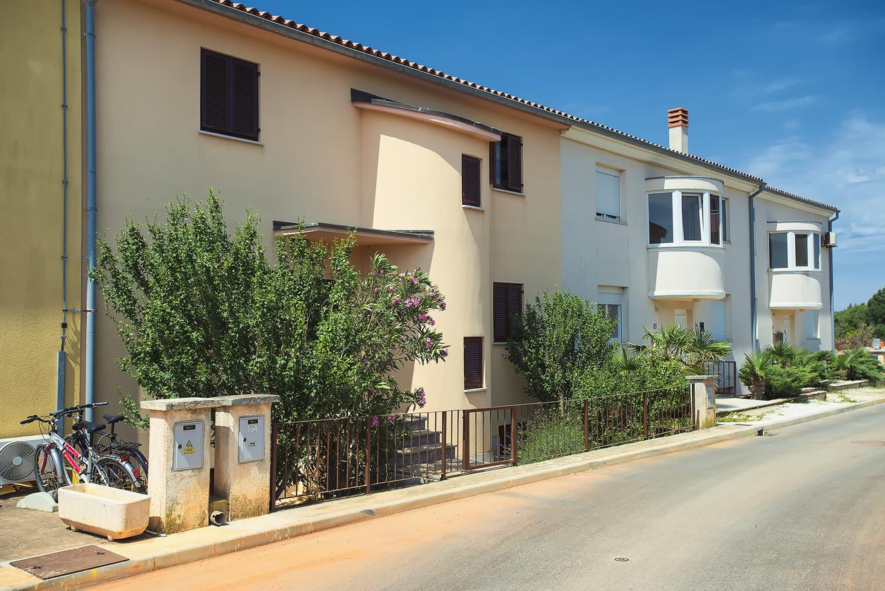 Apartments Ulika Medulin Exterior photo
